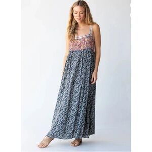 Natural Life Patti Side Slit Blue Calico Ditzy Floral
Boho Sun Dress Maxi XS